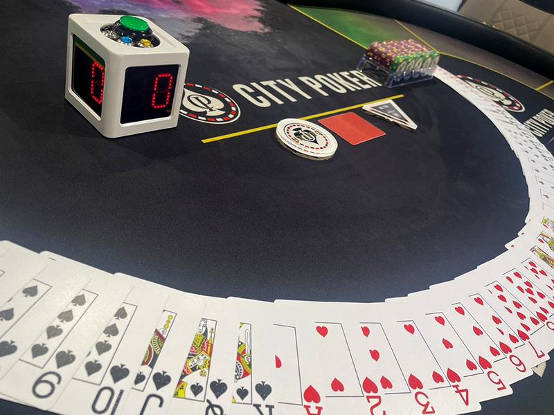 以为下注就是推筹码？真正的高手在控制底池